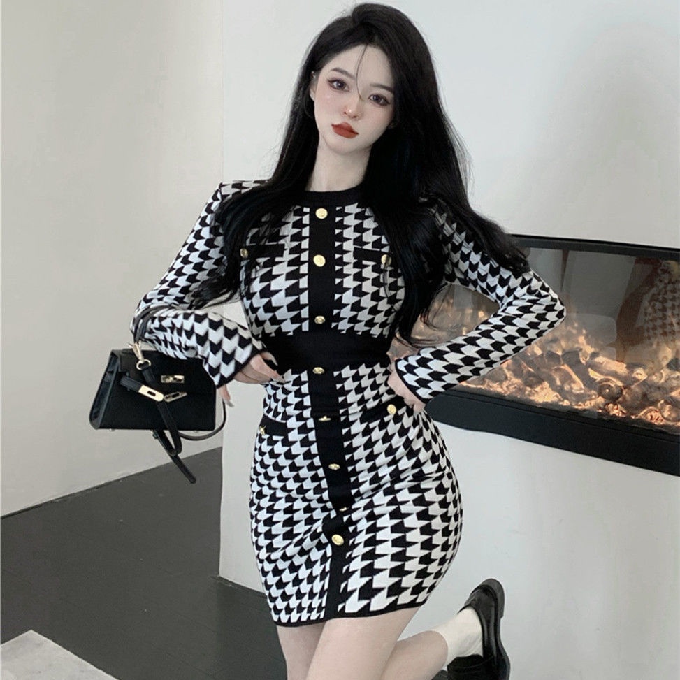 Knitted dress women's spring and autumn French light luxury ladies bag buttocks show thin temperament base