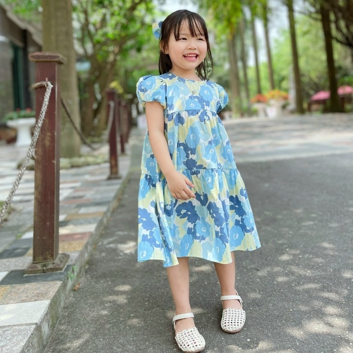 VNXK-VÁY HOA SOFIA THIẾT KẾ 2 MÀU HOA XANH, HỒNG CHO BÉ GÁI , TẶNG KÈM NƠ BUỘC TÓC XINH XẮN-MÃ ĐBG06