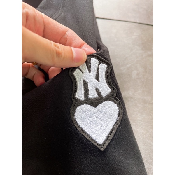 Áo NY logo trái tim thêu  2023 MLB HEART TEE thời trang