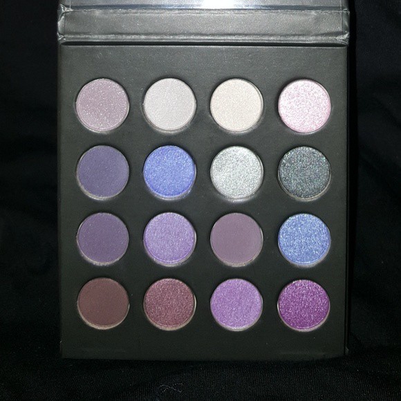 BẢNG PHẤN MẮT BH MIDNIGHT AFFAIR 16 COLOR EYESHADOW PALETTE