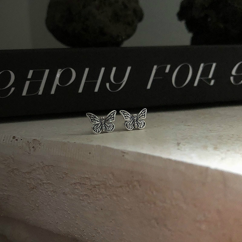 Bông tai hình bướm nhỏ phong cách tối màu cho nam và nữ 22643