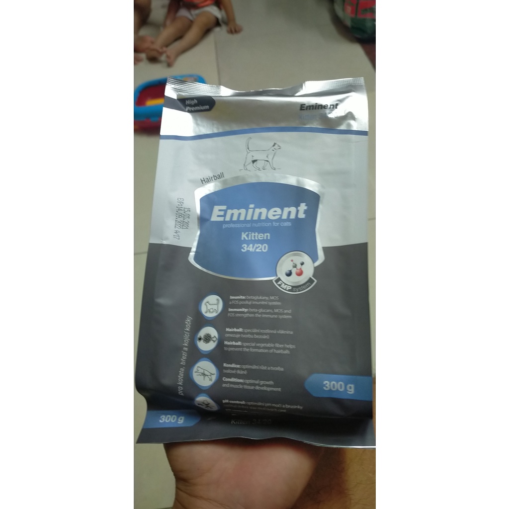 Thức ăn hạt cho mèo con EMINENT 300g - Vị thịt gà