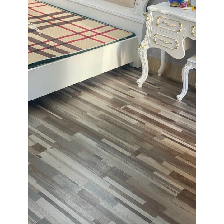 35 miếng (5m2) sàn nhựa giả gỗ chống trơn trượt thế hệ mới . Nhận thi công