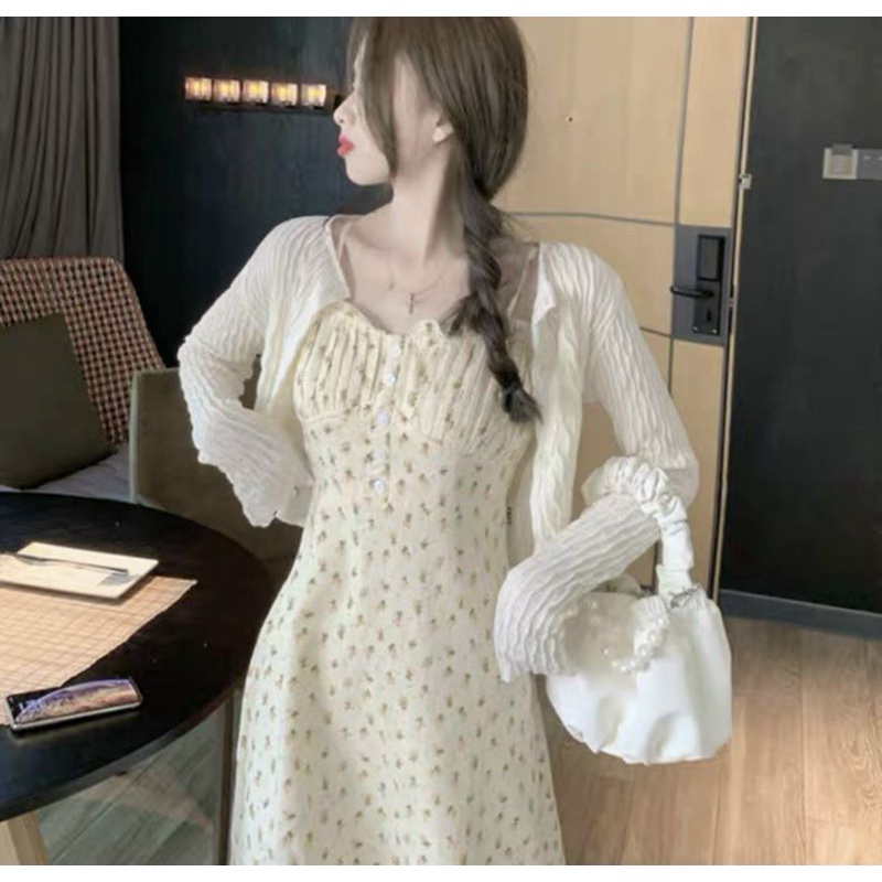 Set đầm hoa hai dây xếp ly ngực phối nút kèm áo khoác trắng | BigBuy360 - bigbuy360.vn