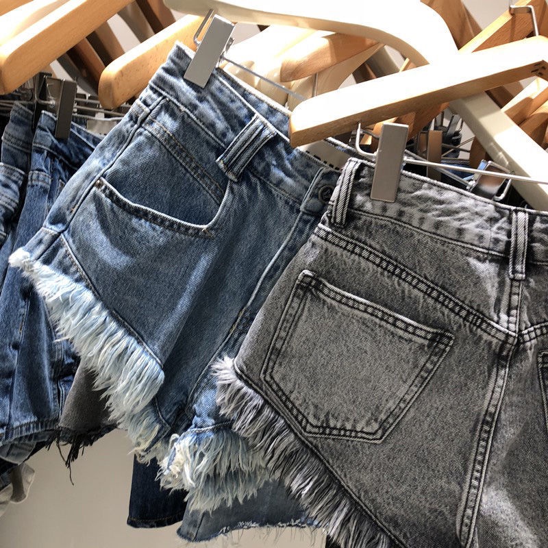 Jiashucheng Hàng Có Sẵn Quần Short Denim Tua Rua Sờn Dáng Ôm Vừa Vặn Thời Trang Mùa Hè Mới Dễ Phối Đồ Dành Cho Bạn Nữ