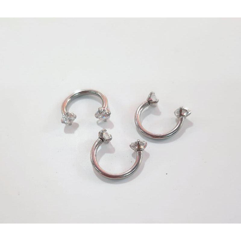 KHUYÊN TAI - MÔI ĐÍNH ĐÁ/ KHUYÊN THÉP Y TẾ