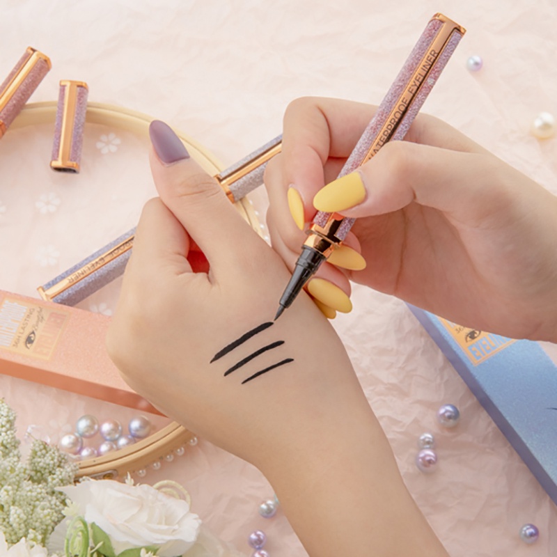 Bút Kẻ Mắt Dạng Lỏng Màu Đen Chống Nước Lâu Trôi Nhanh Khô Dành Cho Bạn Nữ