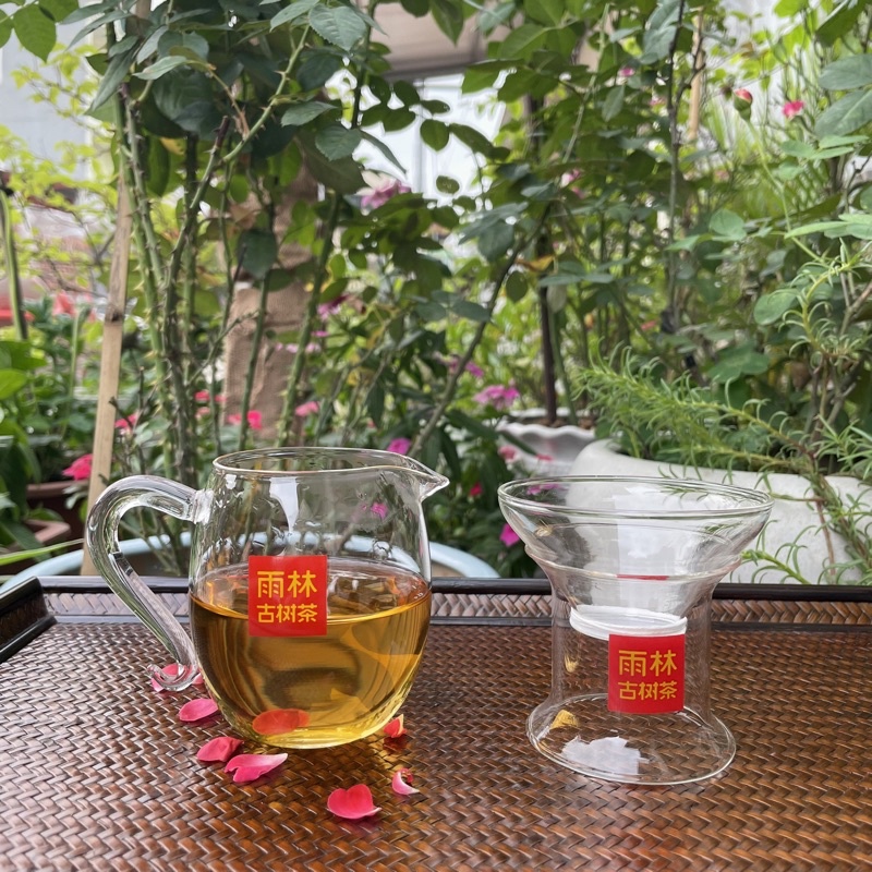 Tống  Trà Thủy Tinh Vũ Lâm là Thương Hiệu lớn của Tập Đoàn Trà Vũ Lâm Vân Nam Trung Quốc. Dung tích 250ml-300ml.