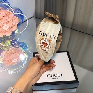 Băng đô nơ đầu mùa xuân năm 2021 của Gucci