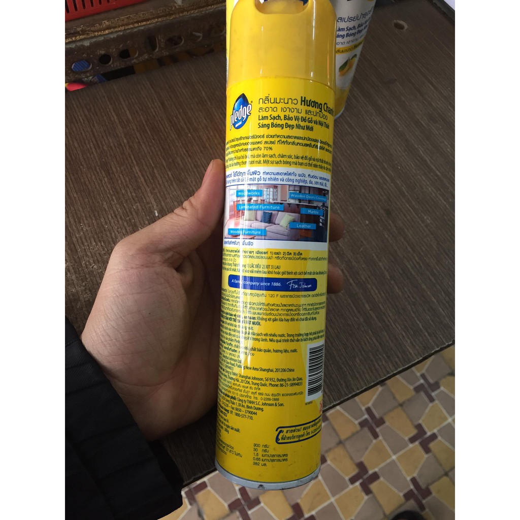Chai xịt bóng, làm sạch và bảo vệ đồ gỗ Pledge hương Chanh.