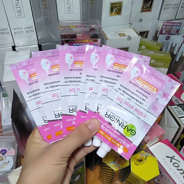 Kem dưỡng garnier (hộp 6 gói)