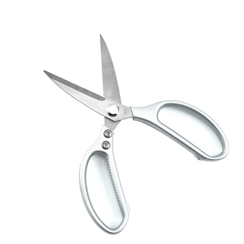 Kéo cắt gà SK5 xuất Nhật làm từ chất liệu thép không gỉ cao cấp, cắt được nhiều loại nguyên liệu, dễ dàng sử dụng