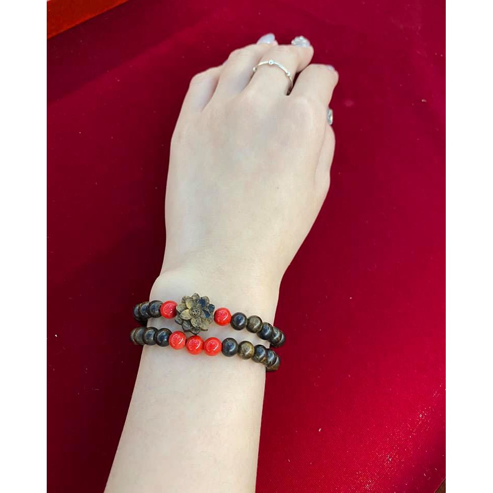 Vòng trầm hương mix charm hoa sen và đá san hô đỏ 2 quấn