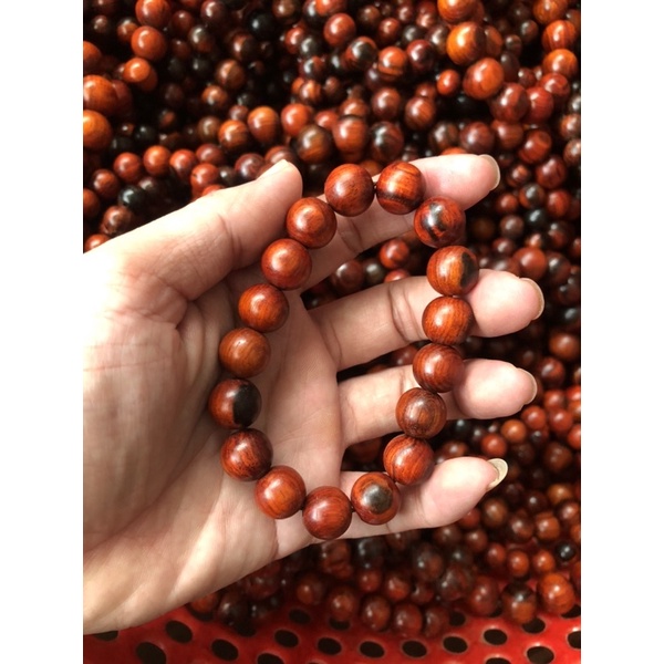 vòng gỗ trắc đỏ đen loại đẹp size từ 10 đến 16 li