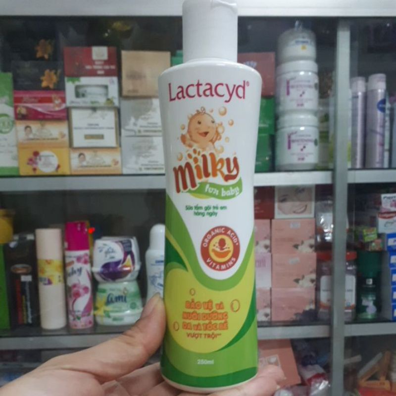 SỮA TẮM GỘI TOÀN THÂN AN TOÀN DỊU NHẸ CHO BÉ LACTACYD MILKY LỚN 250ML