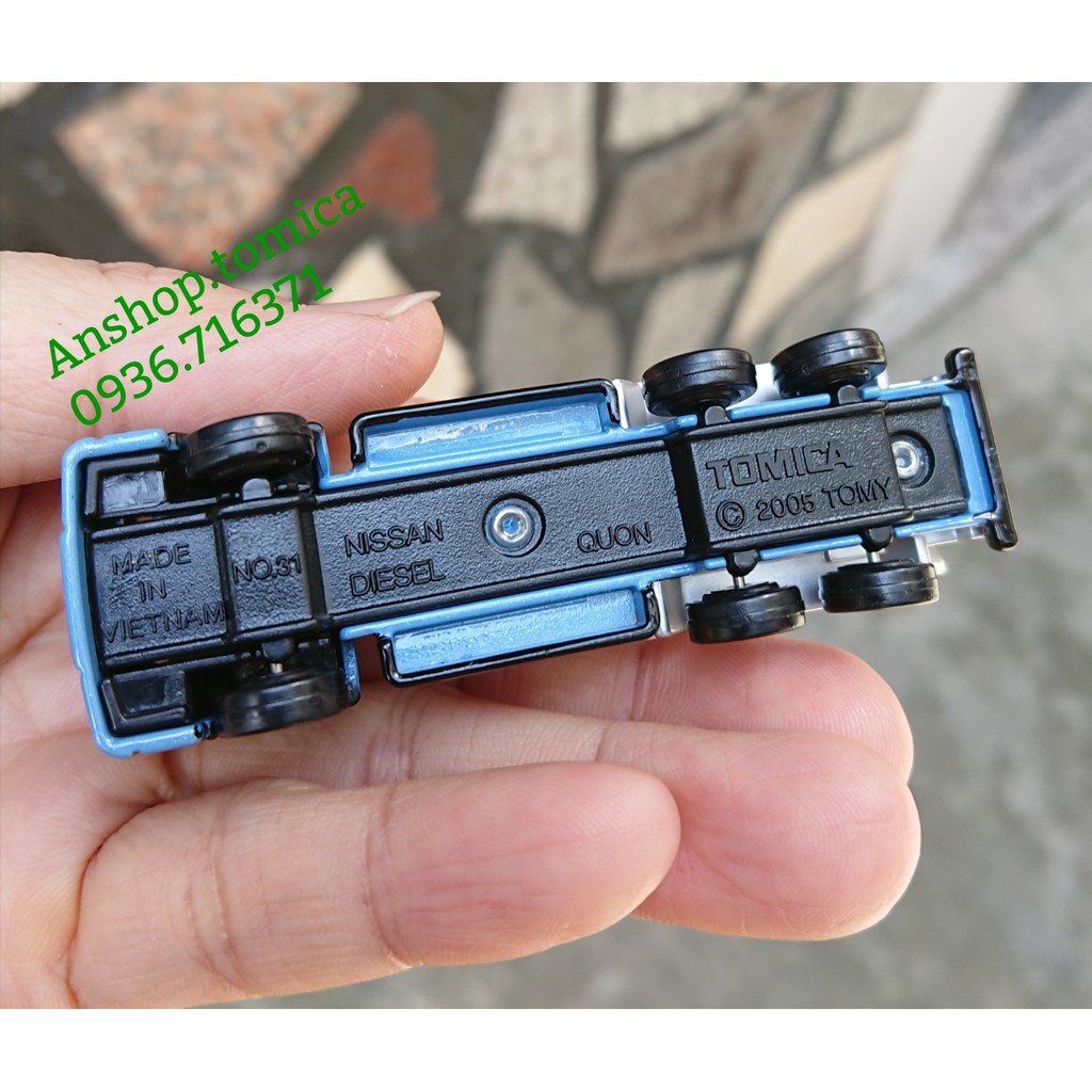 Mô hình xe trộn bê tông tomica Nhật bản