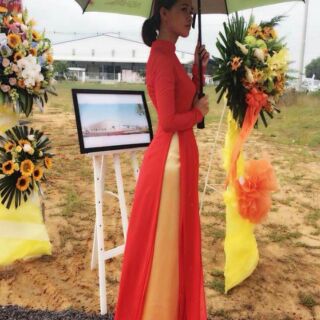 Áo dài lụa đỏ kèm quần