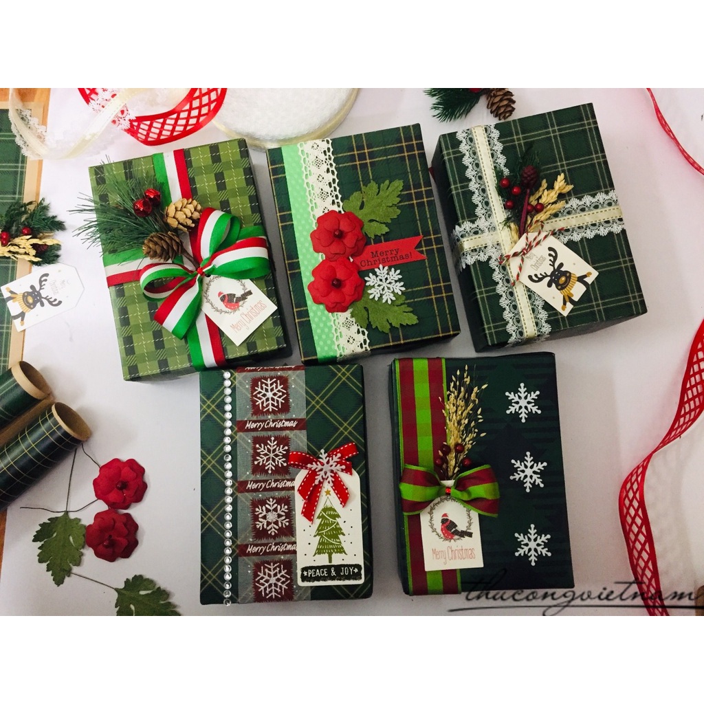 HỘP QUÀ GÓI SẴN TRANG TRÍ HỌA TIẾT GIÁNG SINH 13*18*5