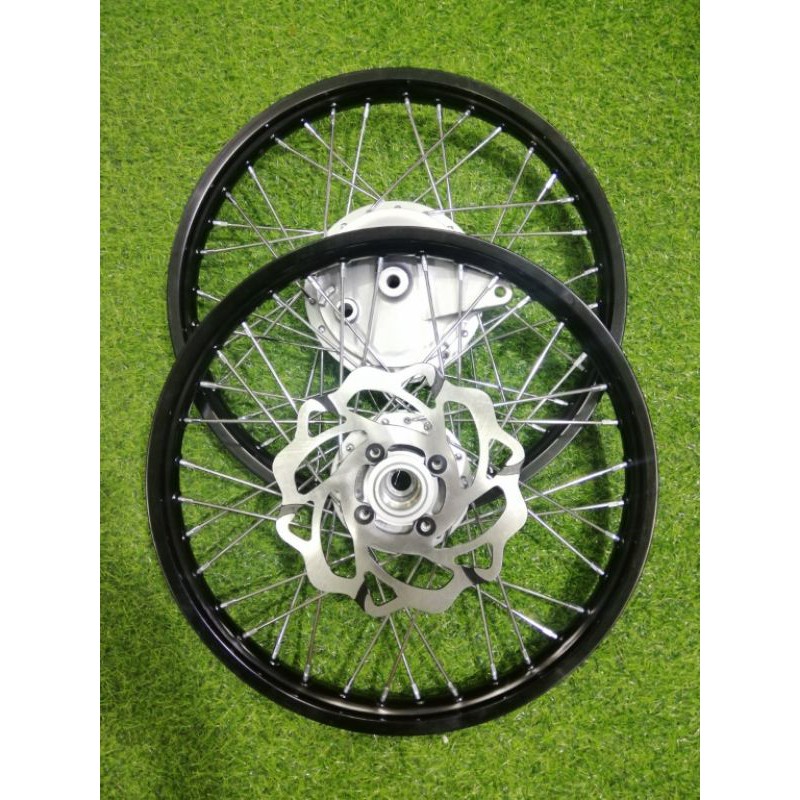 Bánh căm yamaha Sirius Jupiter 1 thắng đĩa trước thắng đùm sau phanh cơ,đùm sơn bạc căm mạ crom niềng nhôm đen thái