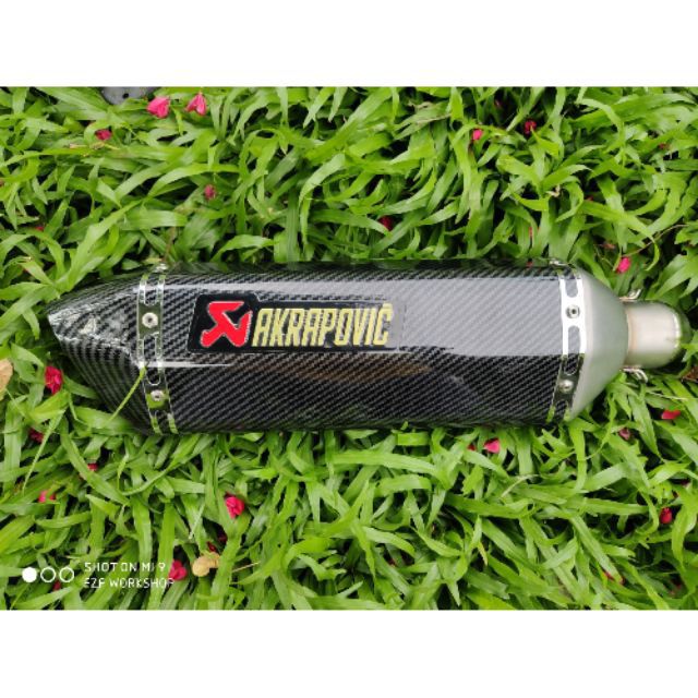 Pô độ Akrapovic lon lớn (có clip)