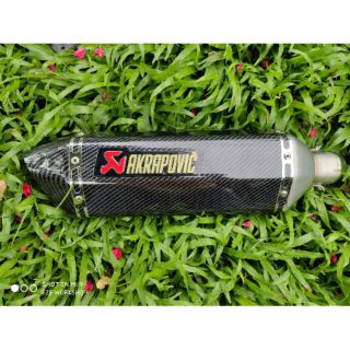 Pô độ Akrapovic lon lớn (có clip)