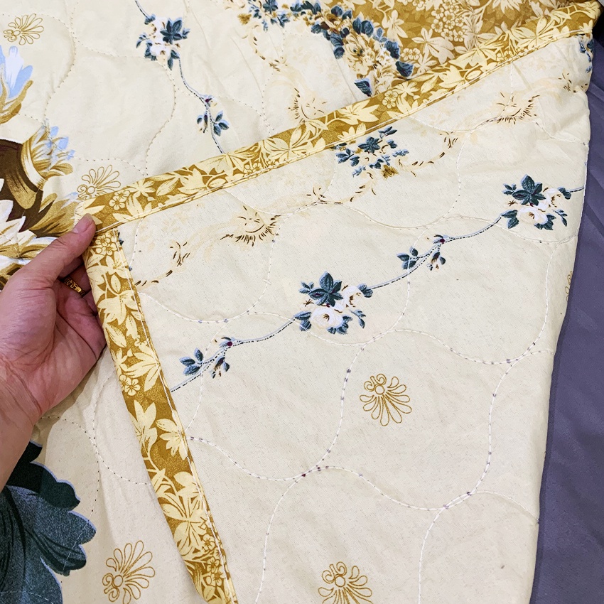 Chăn hè Cotton Poly trần bông 3 lớp hình Cúc Vàng siêu nhẹ thấm hút mồ hôi tốt kích thước 1m7x2m - CH09