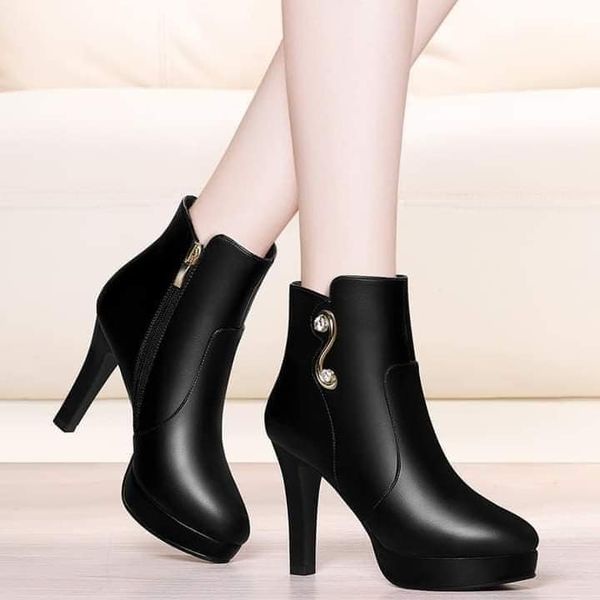 Giày Boot Nữ Gót Nhọn 7 Phân Khóa Sườn