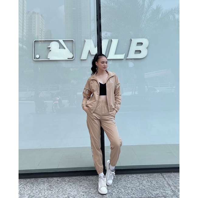 (HÀNG XUẤT XỊN) Set bộ gió nữ NÂU BE 2 lớp ÁO LÓT LƯỚI N//Y, LƯNG SAU IN, NGỰC THÊU VIỀN. LOGO,KHOÁ TÚI QUẦN.