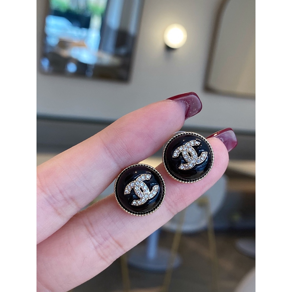 Dây Chuyền Hai Màu Trắng Đen Đính Nút Tròn Và Bông Tai Phong Cách Mới