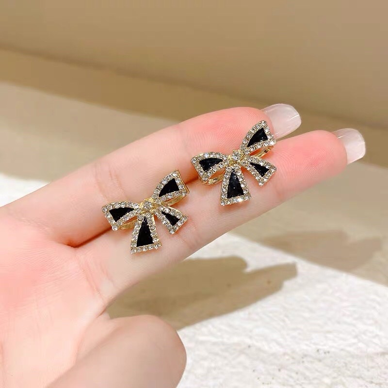 Khuyên tai nữ hình chiếc nơ viền đính đá cute H4