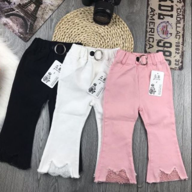 Quần kaki loe gấu ren cho bé