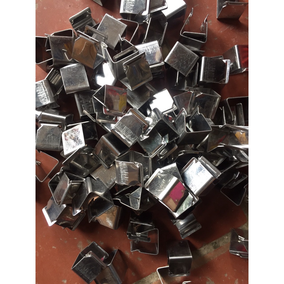 Kẹp ngói cắt CHIAN inox hàng chuẩn - Hộp 200 Cái-Sử dụng dễ dàng - Giảm thời gian thi công mái-Tăng thẩm mỹ cho mái nhà