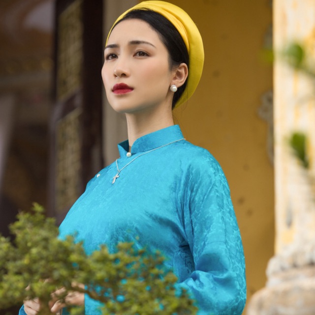 Gấm Lụa Xanh Biển Hoà Minzy ( Giá 140k/m)