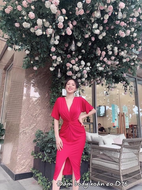 Đầm body xoắn eo