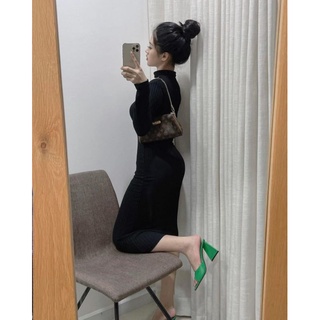 Đầm body cổ lọ hở ngực ( chất thun gân)