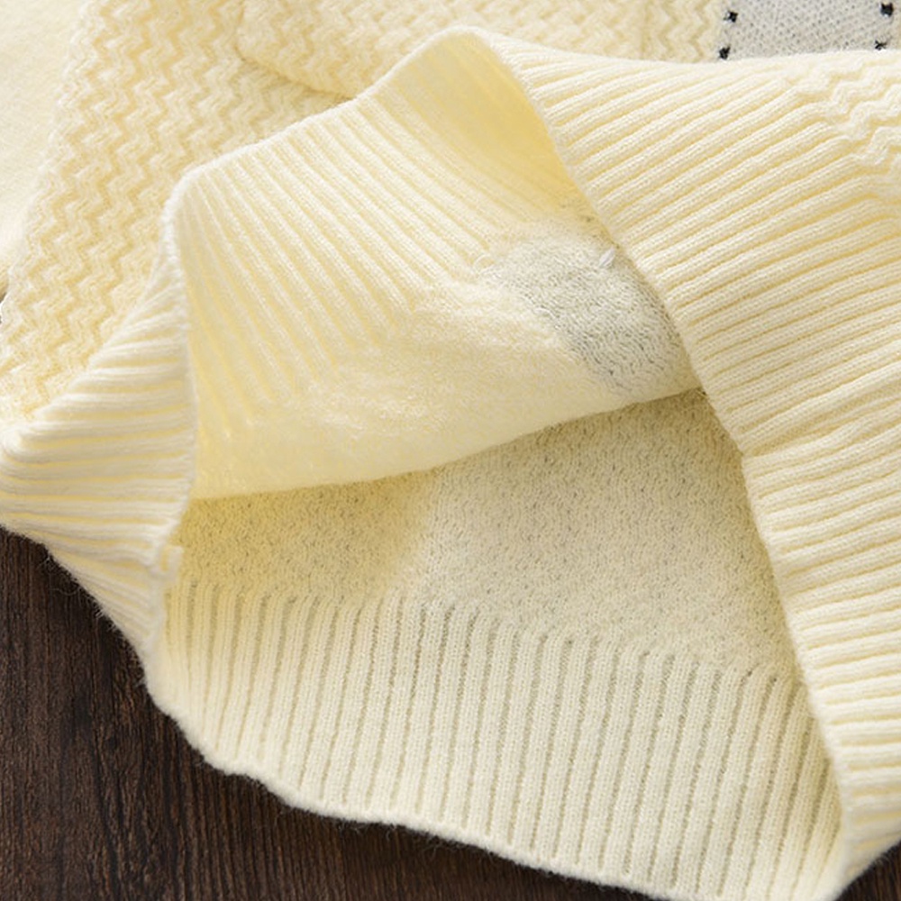 Trang phục Bear Leader gồm áo sweater tay dài màu trơn phối chân váy xếp nếp phong cách thu đông mới cho bé gái 2-6 tuổi