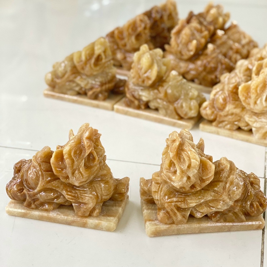 Tỳ Hưu Phong Thủy Đá Trắng Non Nước, Đá Vân Gỗ - Dài 10cm