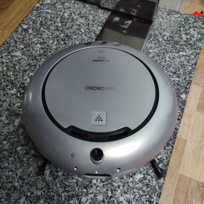 Robot hút bụi Nhật Sharp V90 rất mới đẹp đủ dock