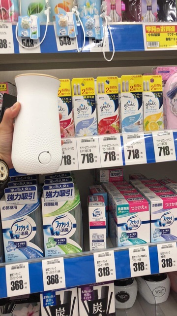 Bình xịt thơm phòng tự động Glader của Nhật