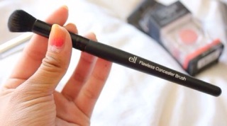 CỌ ELF FLAWLESS CONCEALER BRUSH (che khuyết điểm)
