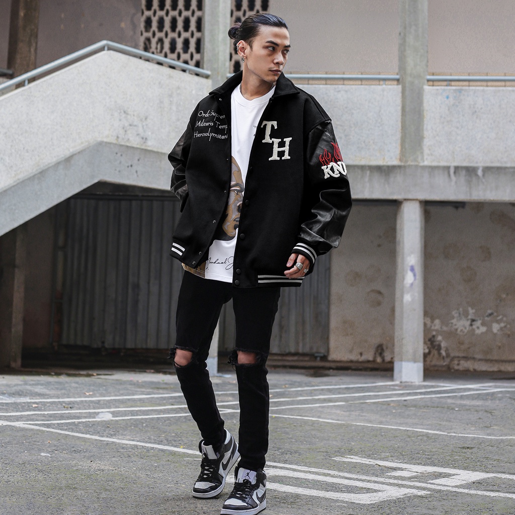 Áo Khoác Varsity Jacket Chất Liệu Dạ Tay Da Dày Dặn Cổ Bẻ Form Rộng Thoải Mái Unisex Hình Thêu Sắc Nét Màu Đen