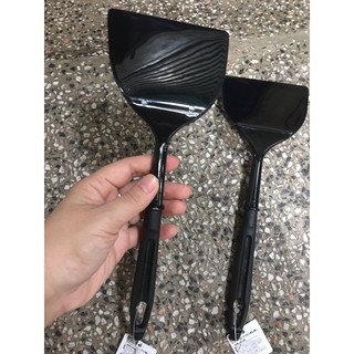 Xẻng lật nhựa liền