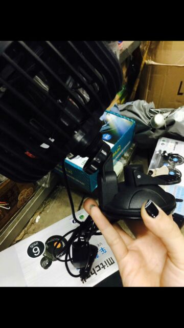 Quạt Lồng Đơn Nhựa 12V (quạt Dính) Mitchell (Cái) Quạt oto có chân hút kính tiện lợi