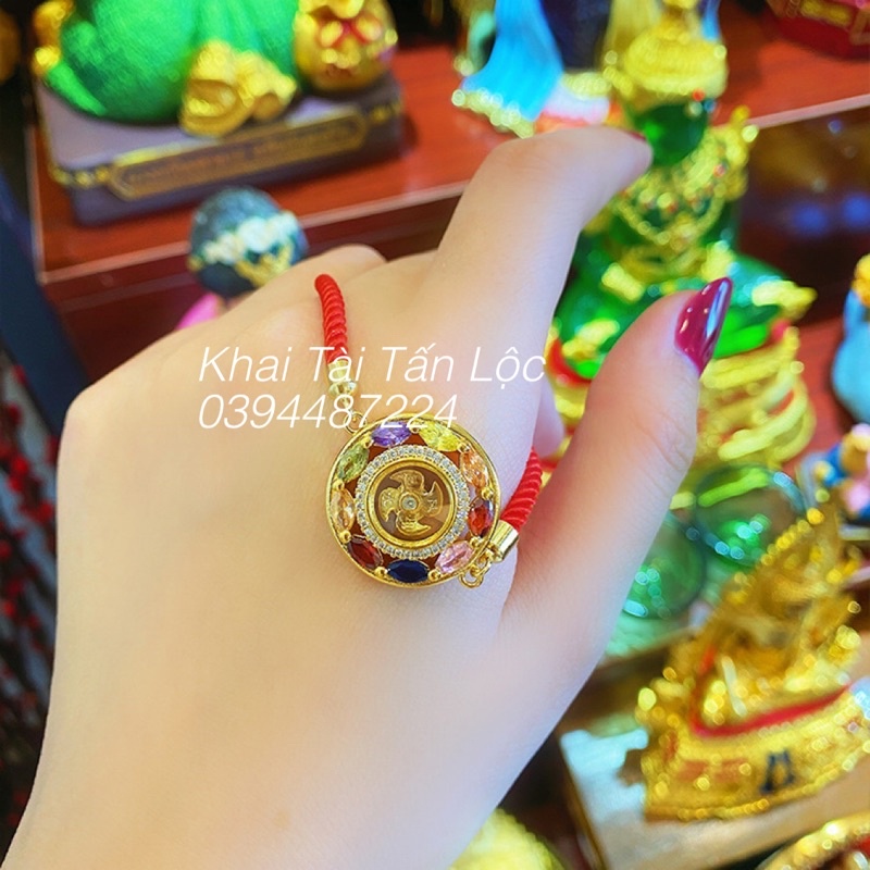 Vòng tay dây đỏ chuyển vận Thái Lan