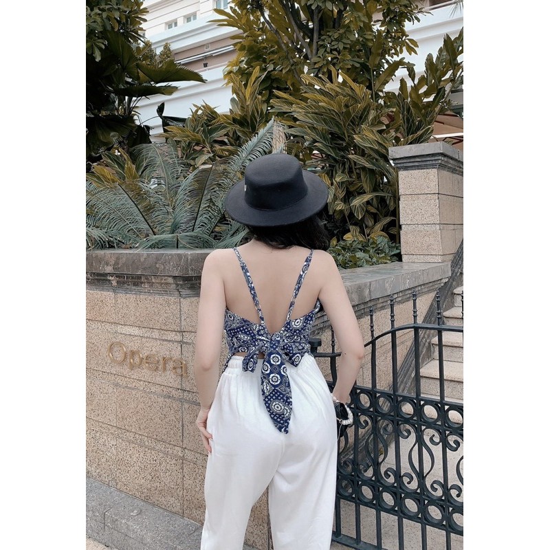 Set áo dây hoạ tiết nơ lưng kèm quần jogger trắng