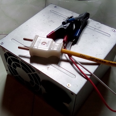 Sạc Ắc Quy Xe máy Ô tô Quạt sạc Kích cá 12V
