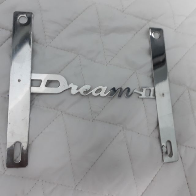 Chữ Dream ôm tay nắm sau xe Dream