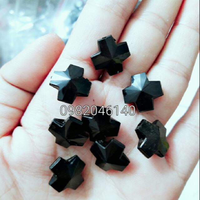 5 mặt xỏ ngang nhựa đen.
