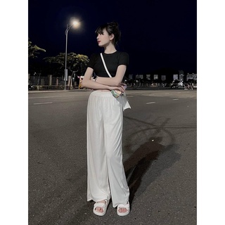 Set áo crop đen và quần suông trắng