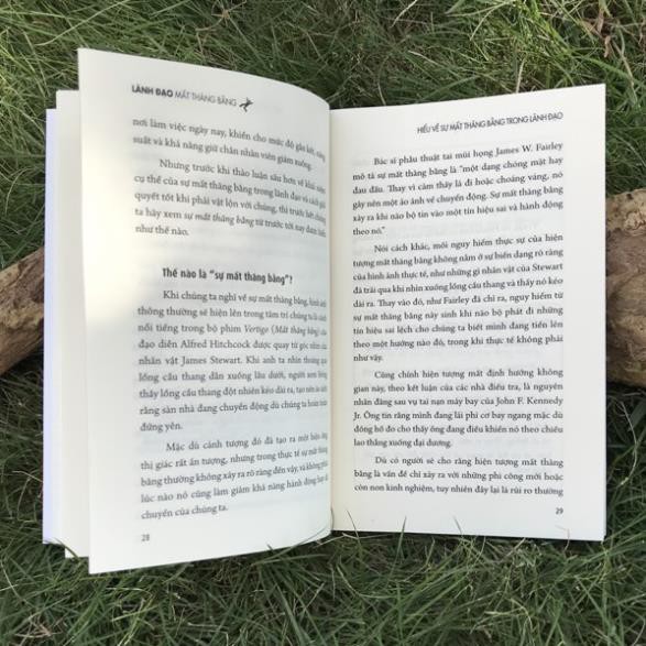 Sách: Lãnh Đạo Mất Thăng Bằng - Lãnh Đạo Giỏi Cũng Đi Lệch Hướng &amp; Và 4 Nguyên Tắc Đế Trở Lại Quỹ Đạo [ Minh Long ]